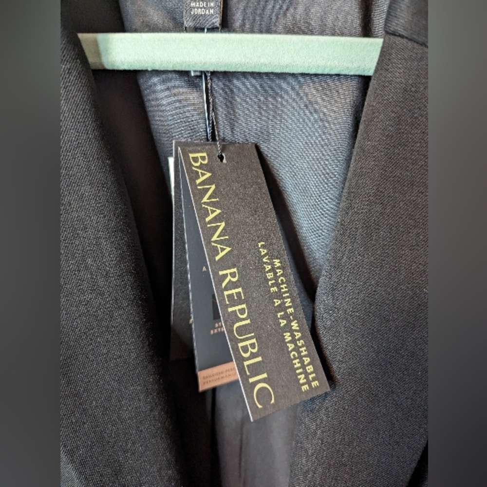 **SOLD** Banana Republic "Classic Fit" Blazer - Picture 5 of 8